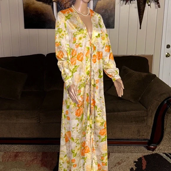 Virginia Wallace • Vintage • Medium • Yellow/Orange/Brown • Floral • Nightgown